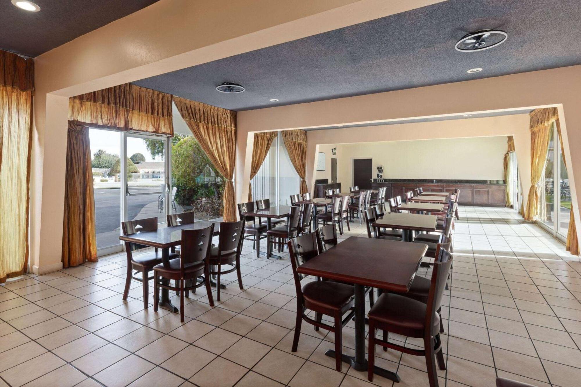 Travelodge By Wyndham Monterey Bay מראה חיצוני תמונה
