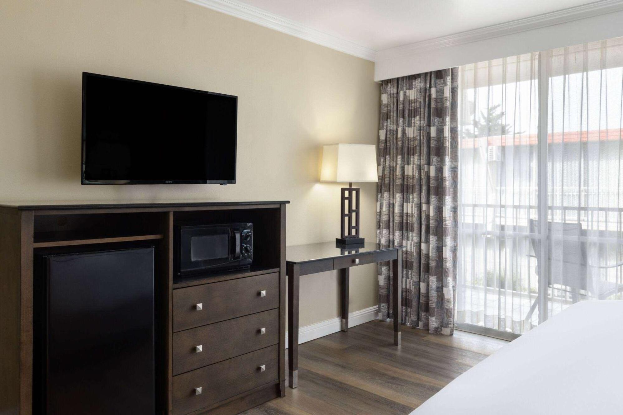 Travelodge By Wyndham Monterey Bay מראה חיצוני תמונה