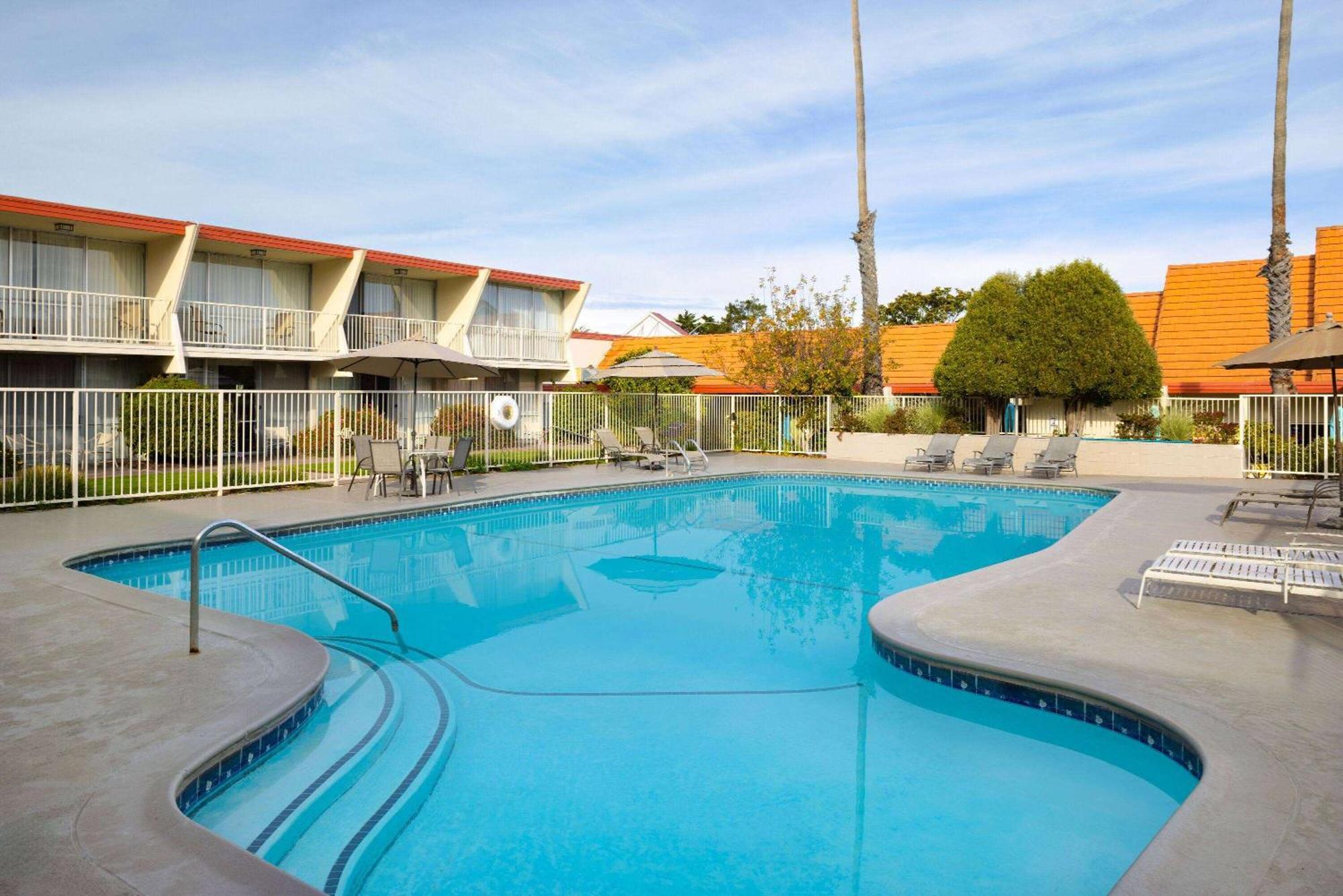 Travelodge By Wyndham Monterey Bay מראה חיצוני תמונה