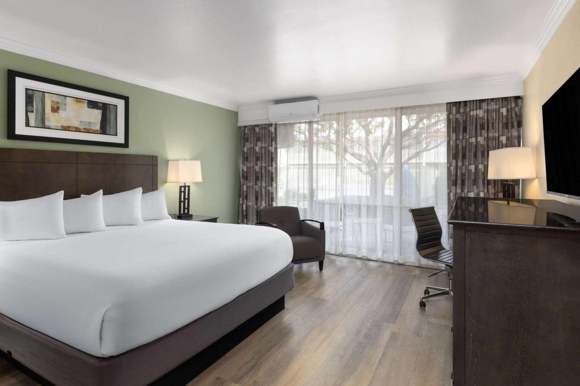 Travelodge By Wyndham Monterey Bay מראה חיצוני תמונה